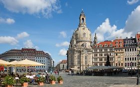 Großes Apartment im Zentrum von Dresden, 2 Schlafzimmer, 2 Bäder, Balkon