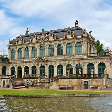 Großes Apartment im Zentrum von Dresden, 2 Schlafzimmer, 2 Bäder, Balkon Exterior foto